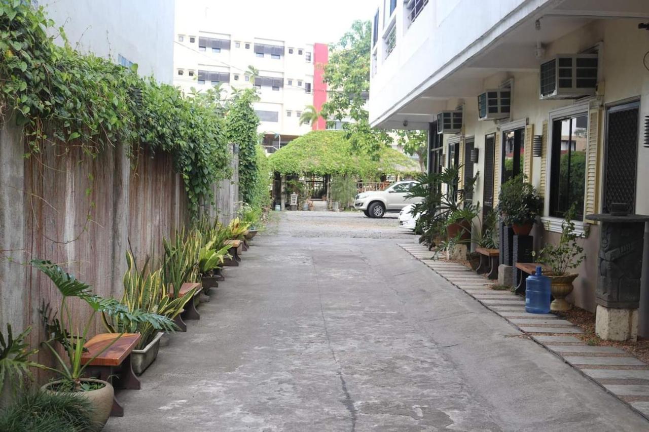 Reddoorz Near Colgante Bridge Naga City Exteriér fotografie