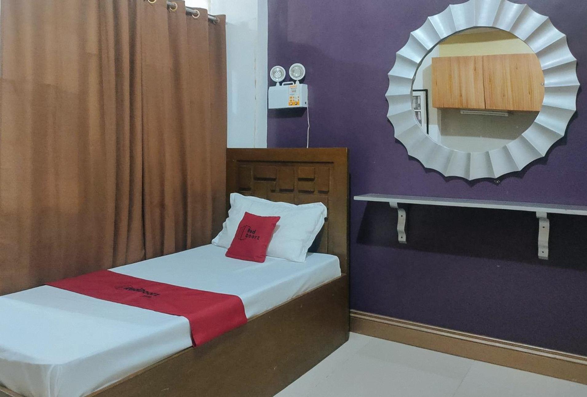 Reddoorz Near Colgante Bridge Naga City Exteriér fotografie